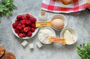 Пирог с малиной простой Пирог с малиной простой