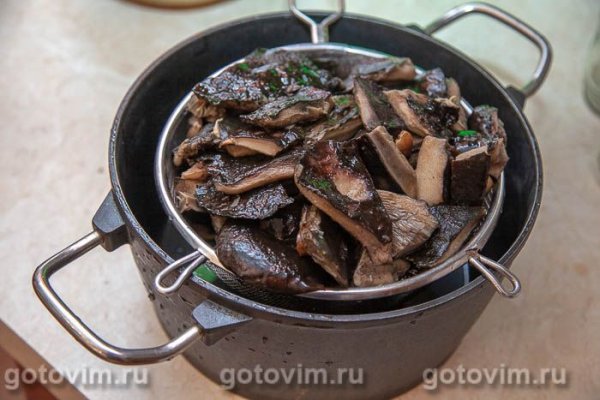 Соленые черные грузди (горячий способ) Соленые черные грузди (горячий способ)
