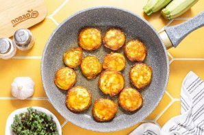 Кабачки в кляре с чесноком