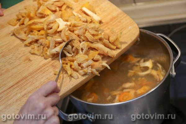 Грибной суп из лисичек с клецками