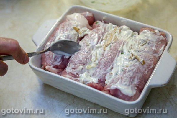 Мясные рулетики из свинины с лисичками и творожным сыром Мясные рулетики из свинины с лисичками и творожным сыром