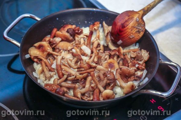 Жареные опята со сметаной
