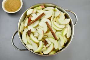 Яблочное масло со специями