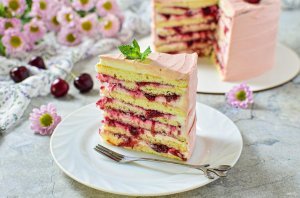 Торт "Молочная девочка" с вишней