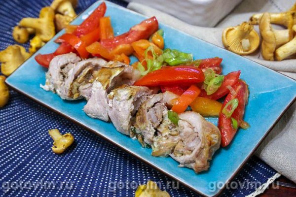 Мясные рулетики из свинины с лисичками и творожным сыром Мясные рулетики из свинины с лисичками и творожным сыром