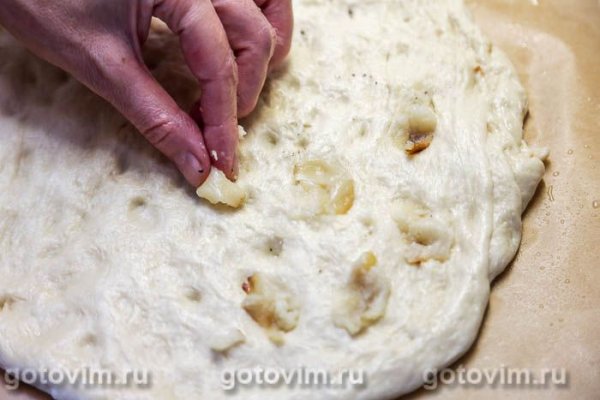 Фокачча с печеным чесноком и розмарином Фокачча с печеным чесноком и розмарином