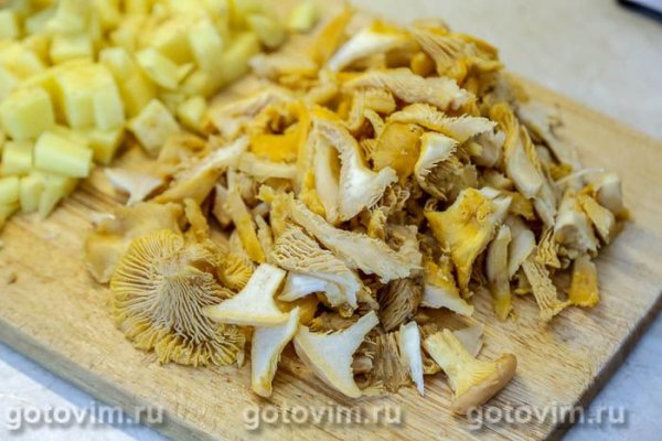 Грибной суп из лисичек с клецками