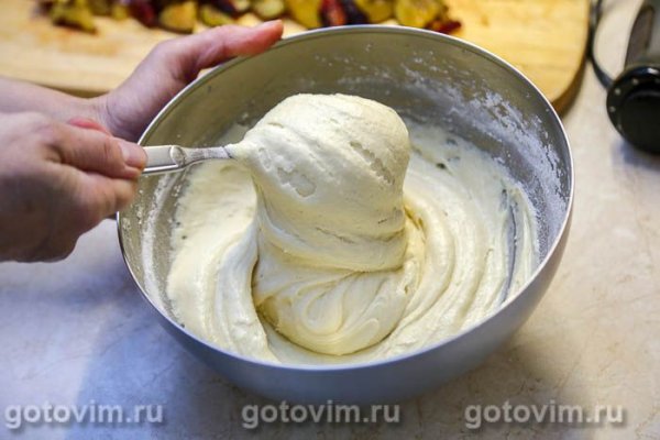 Кекс со сливой и кофе