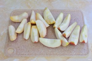 Свинина с яблоками в духовке