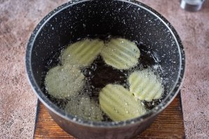 Картофельные чипсы