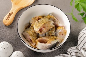 Тушеная рыба в сметанном соусе Тушеная рыба в сметанном соусе