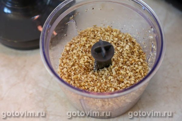 Печеночный торт с баклажанами и грецким орехами Печеночный торт с баклажанами и грецким орехами