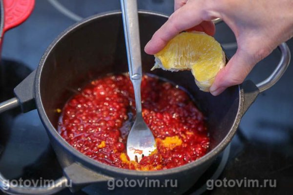 Свиная грудинка, запеченная с глазурью из смородины с апельсином