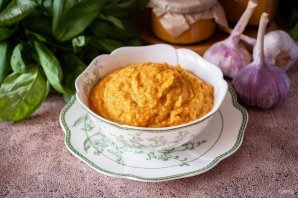 Икра кабачковая с чесноком Икра кабачковая с чесноком