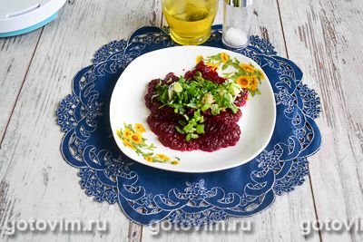 Розовые веррины с красной рыбой и свекольным муссом