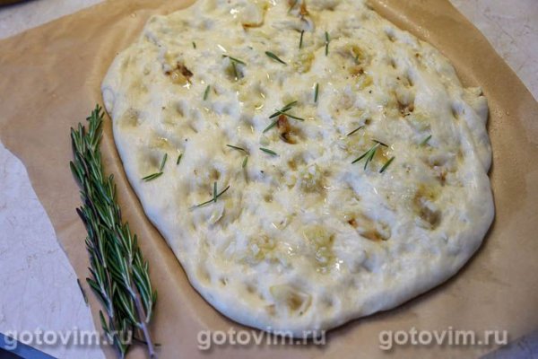 Фокачча с печеным чесноком и розмарином Фокачча с печеным чесноком и розмарином