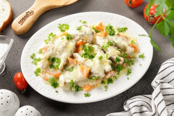 Тушеная рыба в сметанном соусе Тушеная рыба в сметанном соусе