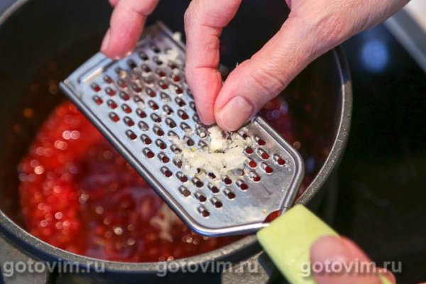 Свиная грудинка, запеченная с глазурью из смородины с апельсином