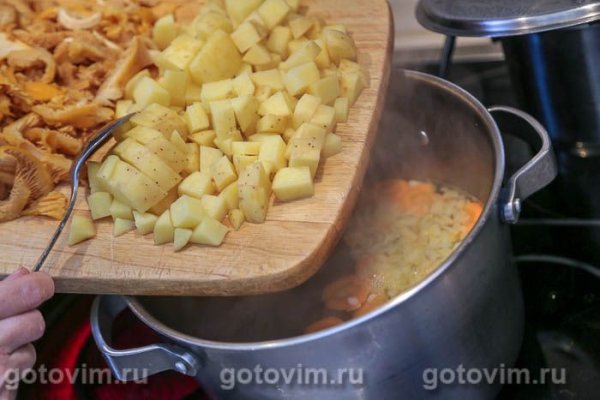 Грибной суп из лисичек с клецками