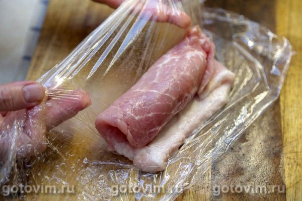 Мясные рулетики из свинины с лисичками и творожным сыром Мясные рулетики из свинины с лисичками и творожным сыром