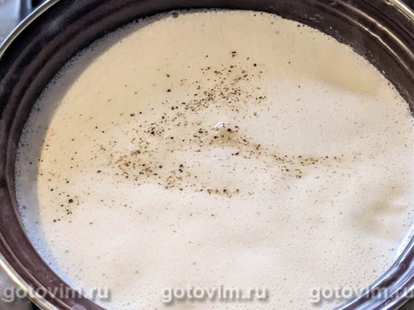 Сырный суп с овощами, креветками и мидиями