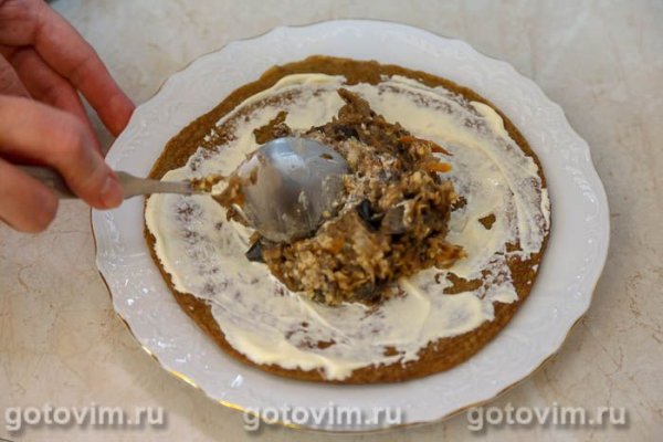 Печеночный торт с баклажанами и грецким орехами Печеночный торт с баклажанами и грецким орехами