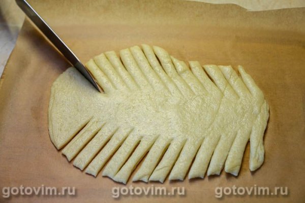Пирог-плетенка с белыми грибами в сметане с яйцом