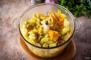 Икра кабачковая с чесноком Икра кабачковая с чесноком