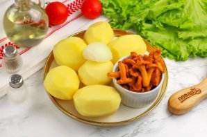 Лисички, жареные с картошкой Лисички, жареные с картошкой