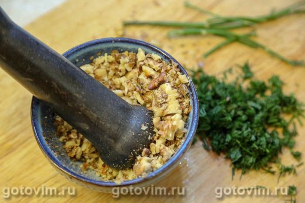 Кабачки с грецкими орехами, чесноком и зеленью Кабачки с грецкими орехами, чесноком и зеленью