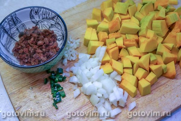 Перловка с тыквой и изюмом