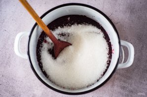Черноплодная рябина протертая с сахаром