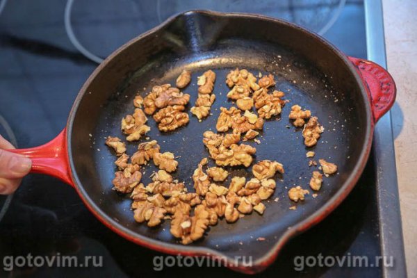 Кабачки с грецкими орехами, чесноком и зеленью Кабачки с грецкими орехами, чесноком и зеленью