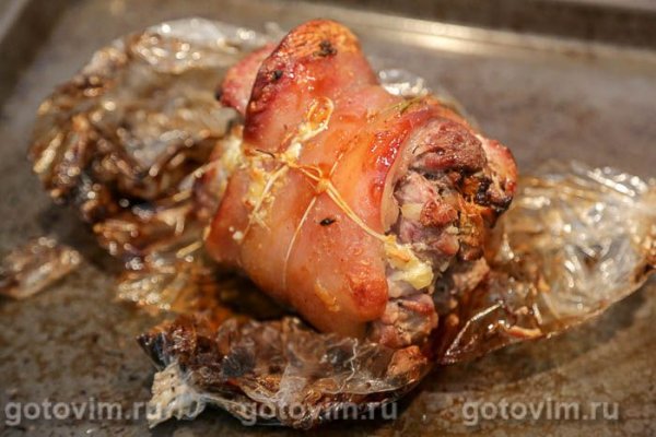 Рулет из свиной рульки с жареными лисичками Рулет из свиной рульки с жареными лисичками