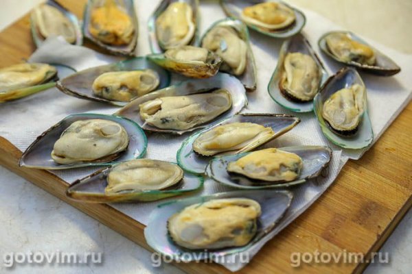 Мидии, запеченные с сырным соусом &laquo;Альфредо&raquo;