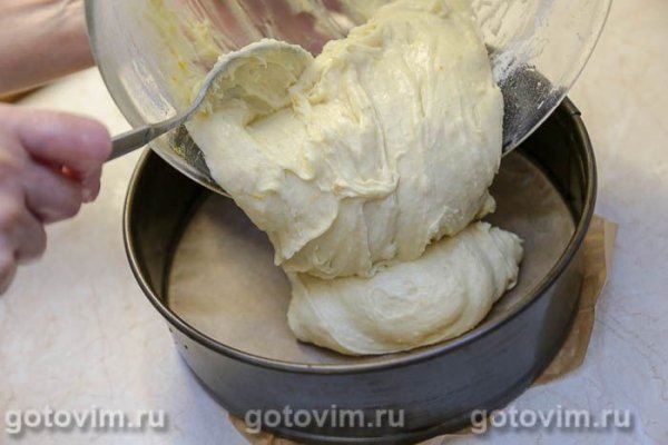 Яблочный пирог с сахарной корочкой и корицей