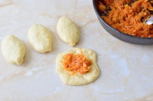 Пирожки дрожжевые на воде Пирожки дрожжевые на воде