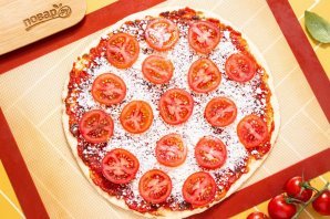 Пицца с помидорами
