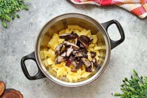 Суп с груздями Суп с груздями