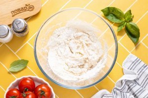 Пицца с помидорами