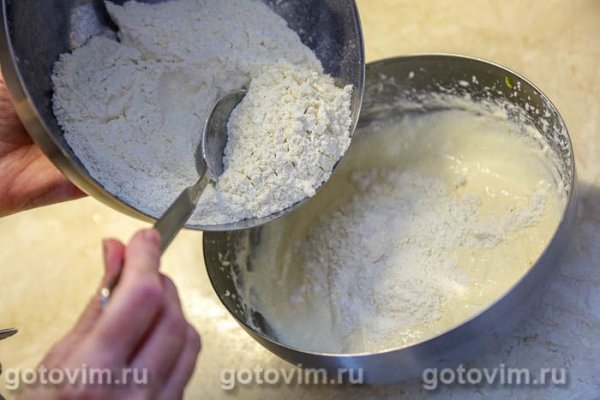 Пирог с бананами и посыпкой из сахара с корицей