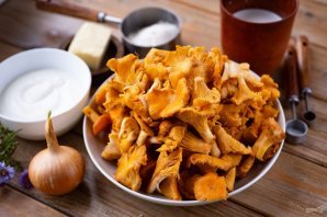 Лисички в сливочном соусе