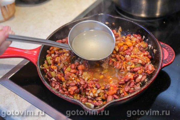 Мясной суп с говядиной, чечевицей и фасолью