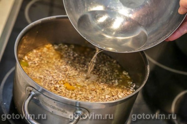 Перловка с тыквой и изюмом