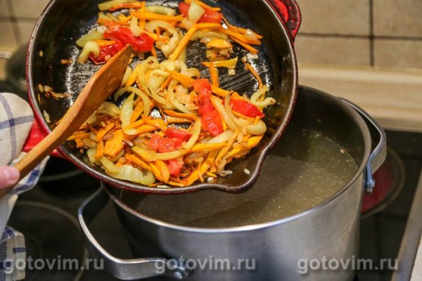 Щи с мясом и солеными грибами