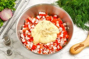 Салат из крабовых палочек и кукурузы Салат из крабовых палочек и кукурузы