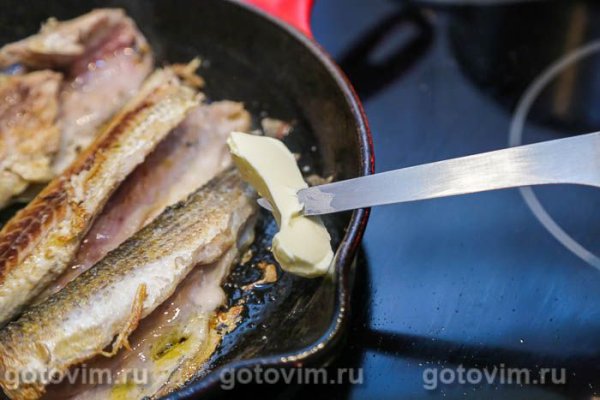 Кефаль, жаренная с апельсином и чесноком