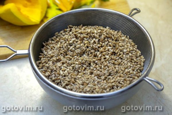 Перловка с тыквой и изюмом