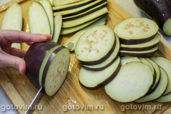 Сельдь олюторская, запеченная с баклажанами