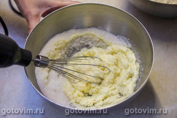 Пирог с бананами и посыпкой из сахара с корицей